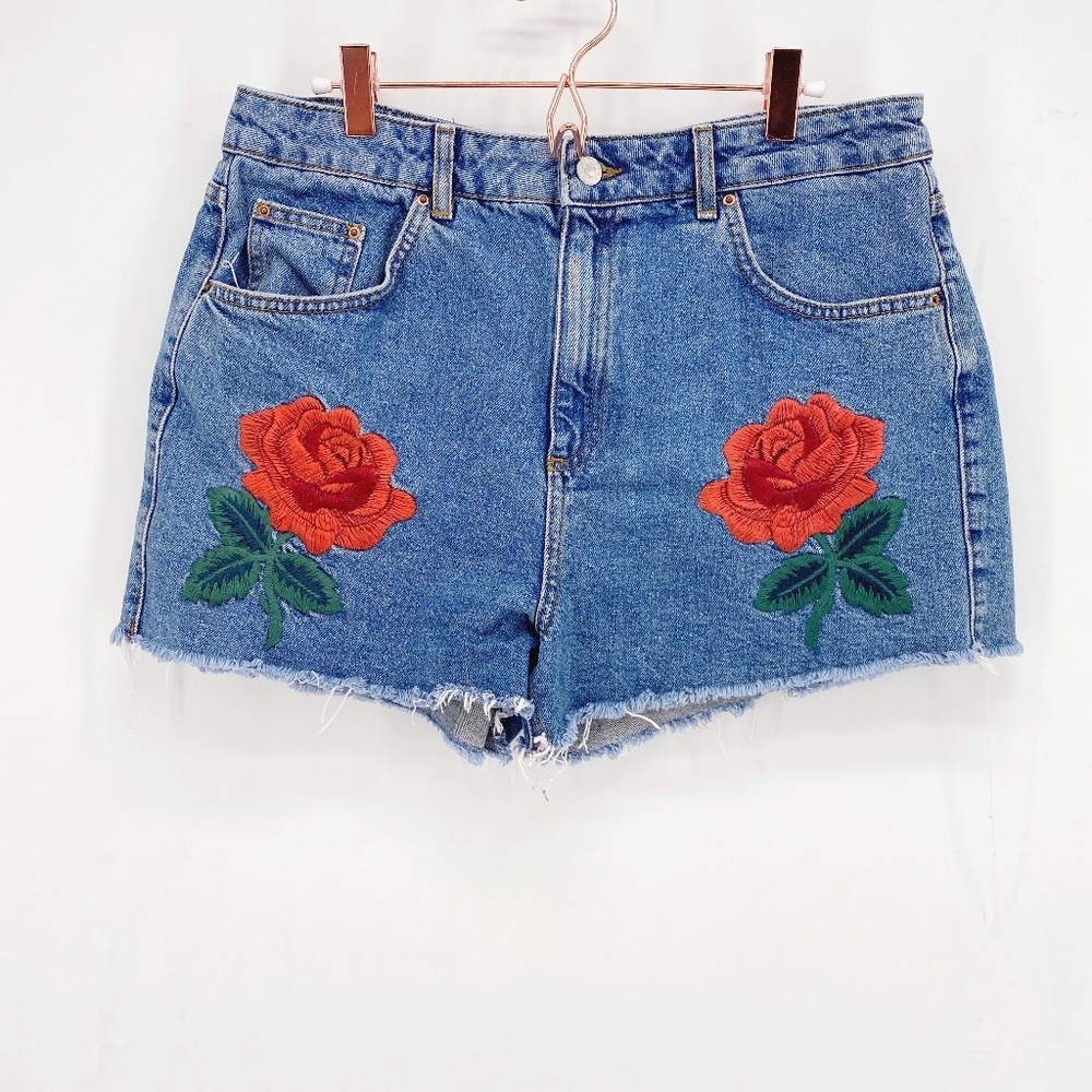 Topshop Moto Mom Rose Embroidered High Rise Shorts